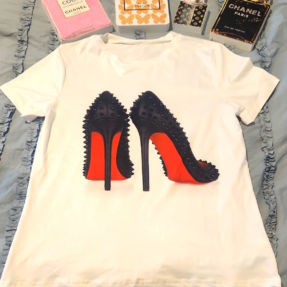 FASHION T-SHIRT W BLACK & RED STUDDED HIGH HEEL PRINT NIP